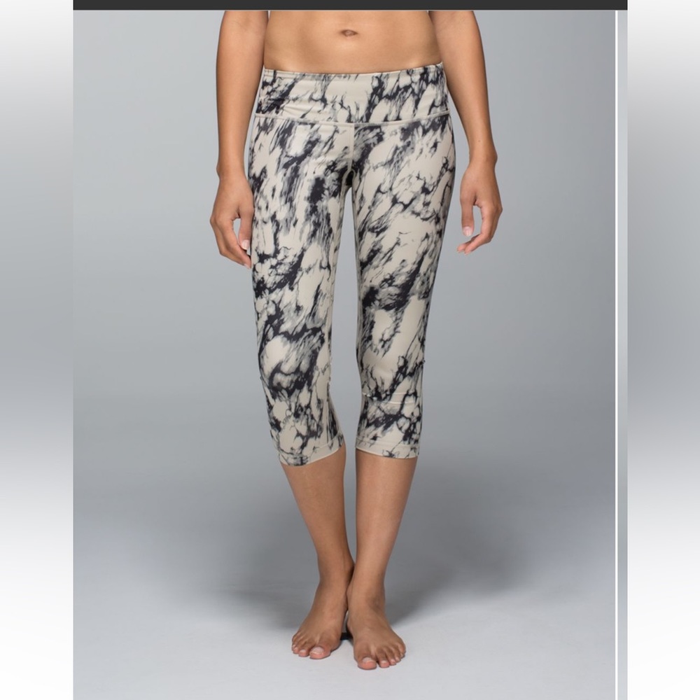 26. Lululemon Wunder Under Crop Tight *Luxtreme